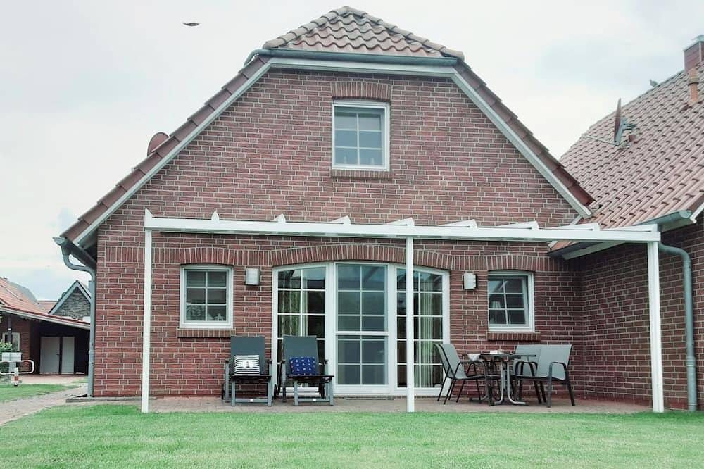 Tolles Ferienhaus (85qm) für 4 Personen mit Kamin direkt am Wasser