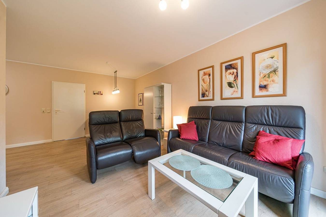Stilvolle und komfortable Ferienwohnung mit Balkon - nur 200 m zum Sandstrand! — Bild 3