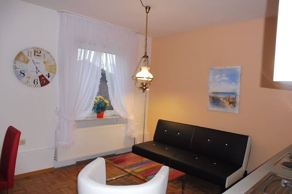 helle Ferienwohnung im Eg - renoviert und neu möbliert - zum Strand 1Km - Wlan