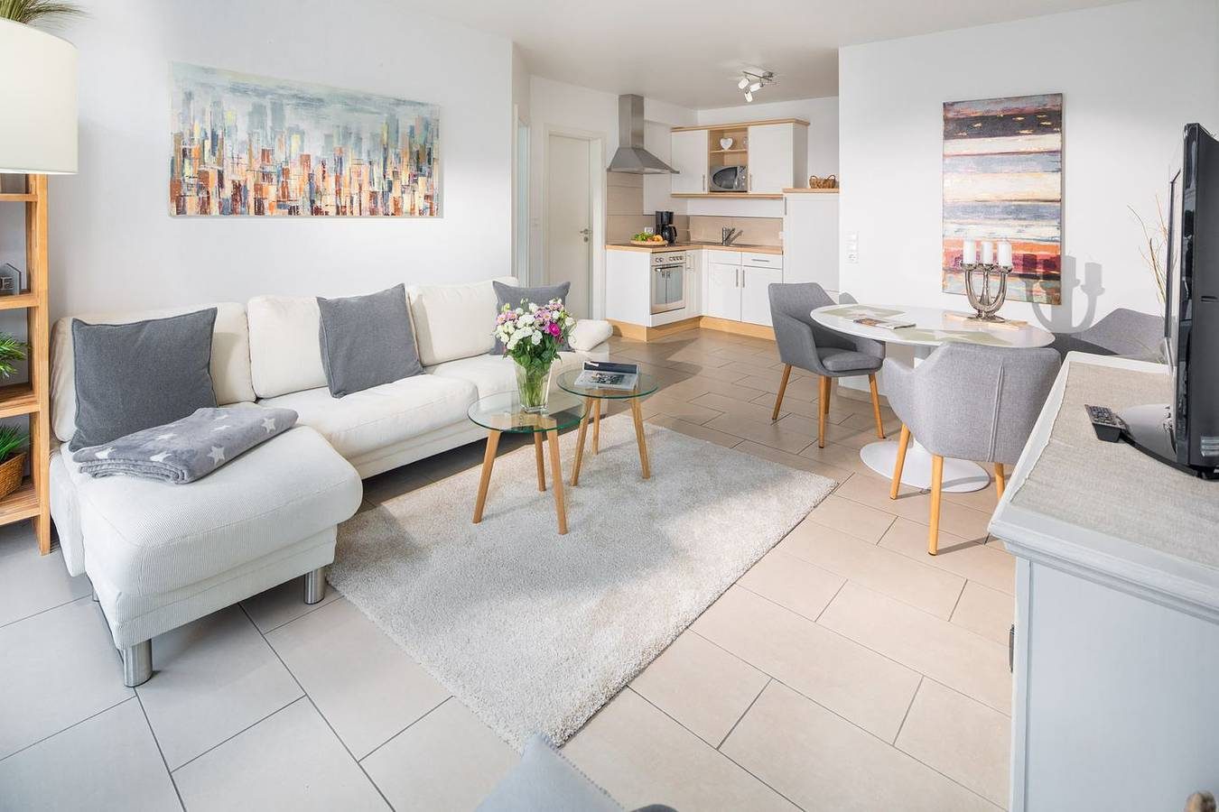 2-Raum Appartement mit einem großen Balkon — Bild 3