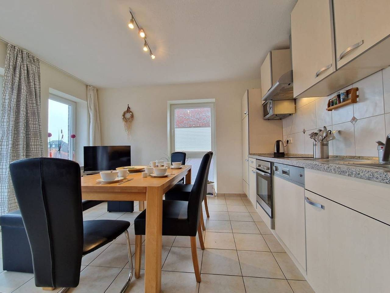 Willkommen in unserer wunderschönen Ferienwohnung Rieke in Norddeich! — Bild 2