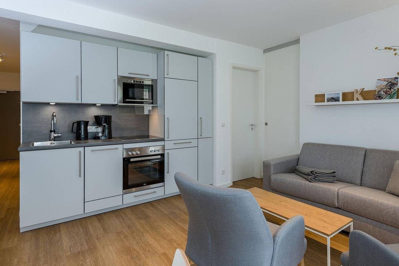 Apartment, strandnah, mit großem Balkon, Parkplatz, Schwimmbad- & Saunanutzung — Bild 4