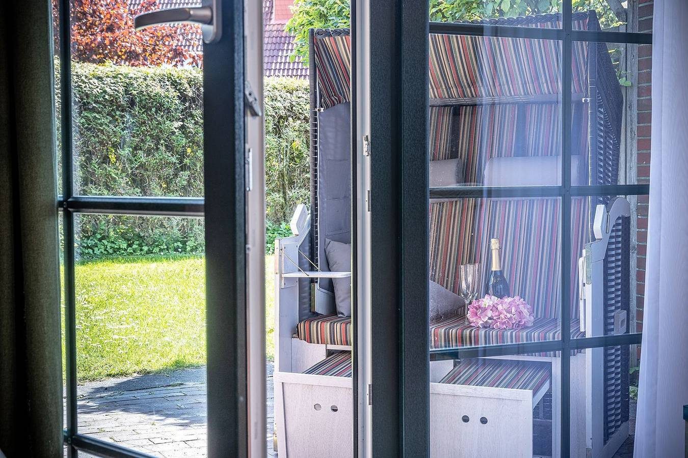 Behaglich und urgemütlich: Die  Ferienwohnung liegt in unmittelbarer Nähe des Kurzentrums "Cliner Quelle". Gönnen Sie sich hier eine Ausszeit und tanken Kraft und Energie in der attraktiven Badelandschaft, im unvergesslichem Wellness-und Beautybereic — Bild 2