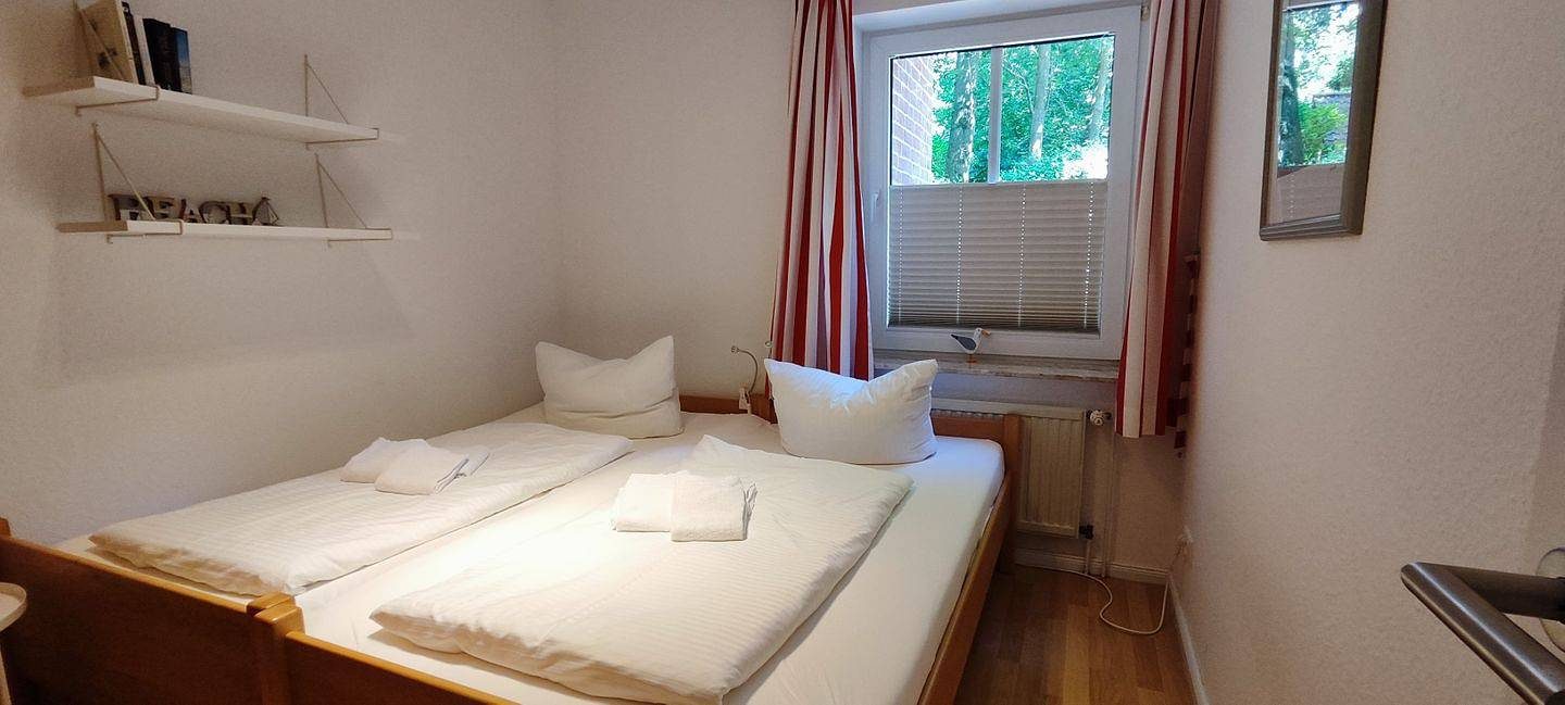 Die gemütliche Ferienwohnung „Edes Huus“ liegt ruhig im Grünen am Langeooger Ortsrand. — Bild 5
