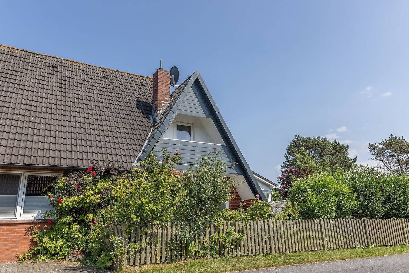 Topsanierte Ferien- Doppelhaushälfte mit Garten in Strandnähe — Bild 2