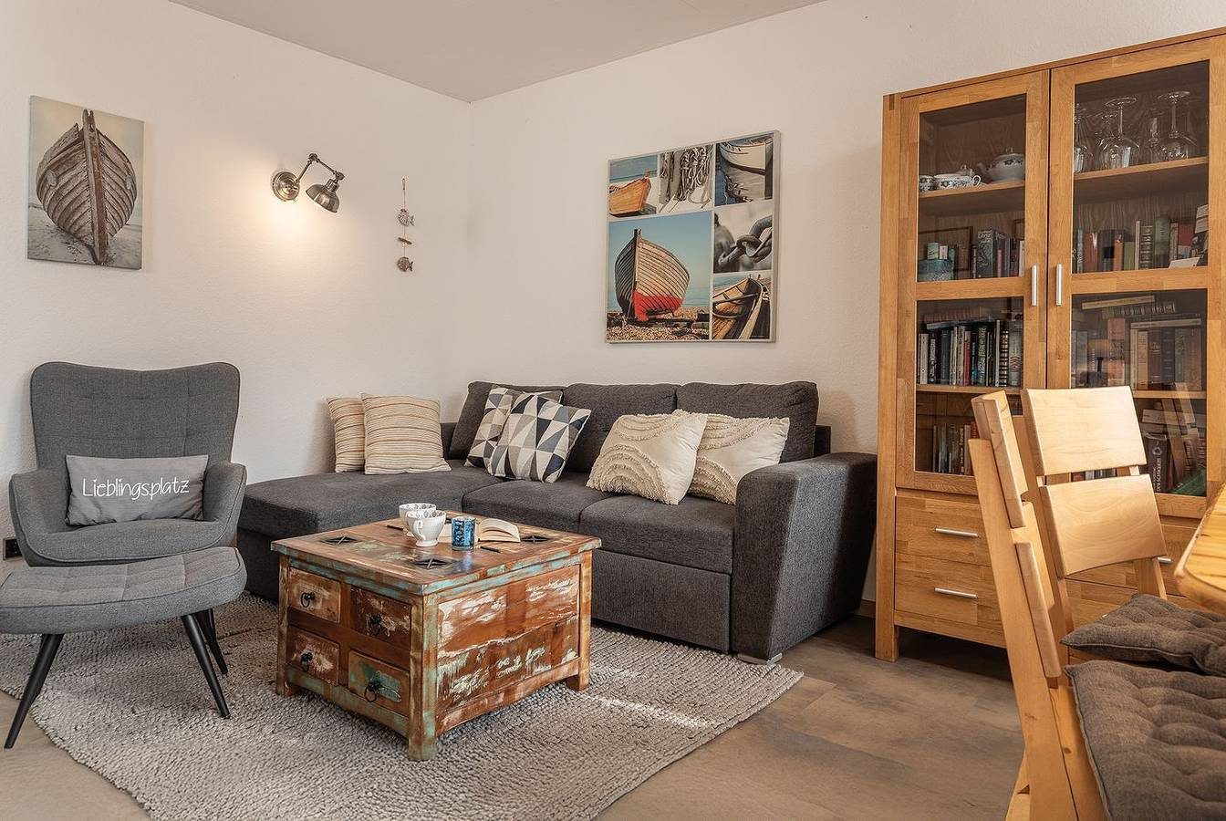 Der Wohlfühlfaktor liegt bei 100 Prozent: Die Erdgeschosswohnung wurde komplett auf Zufriedenheit und Wohnlichkeit ausgerichtet. In einer absolut ruhigen Lage bietet sie Platz für 3 Personen und ein Kleinkind. — Bild 3