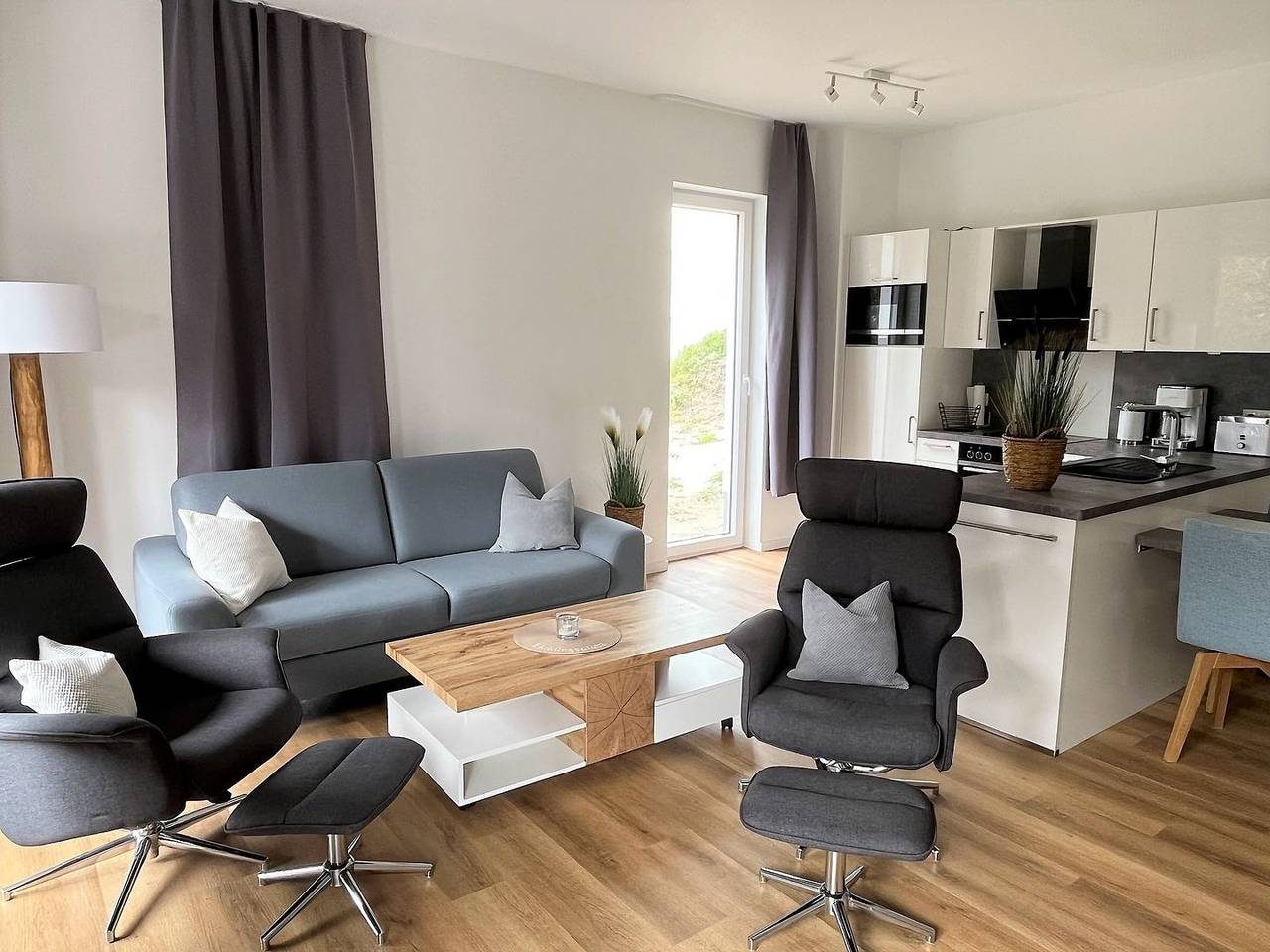 Moderne Ferienwohnung, Erdgeschoss, Sauna, großer Balkon, strandnah