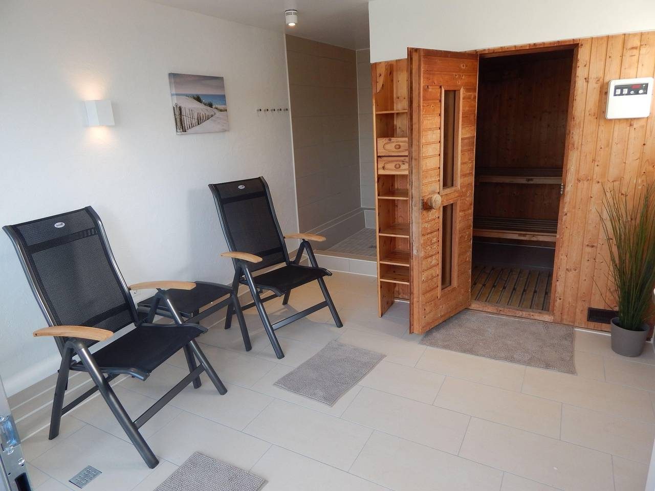 Fh Nordseeanker im Huus Godewind (vorm. Viermaster) mit Sauna und Kamin — Bild 2