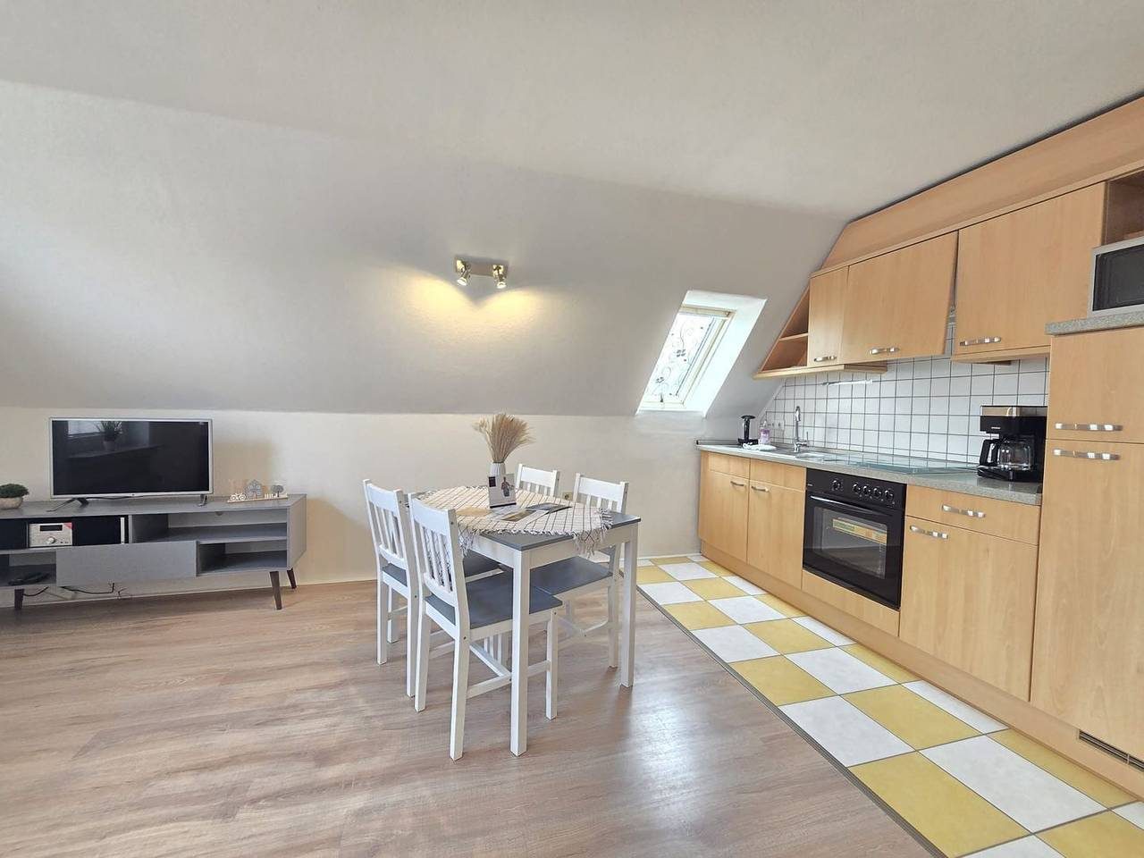 Willkommen in unserer liebevoll renovierten Ferienwohnung Buhne 2 in Norddeich — Bild 5
