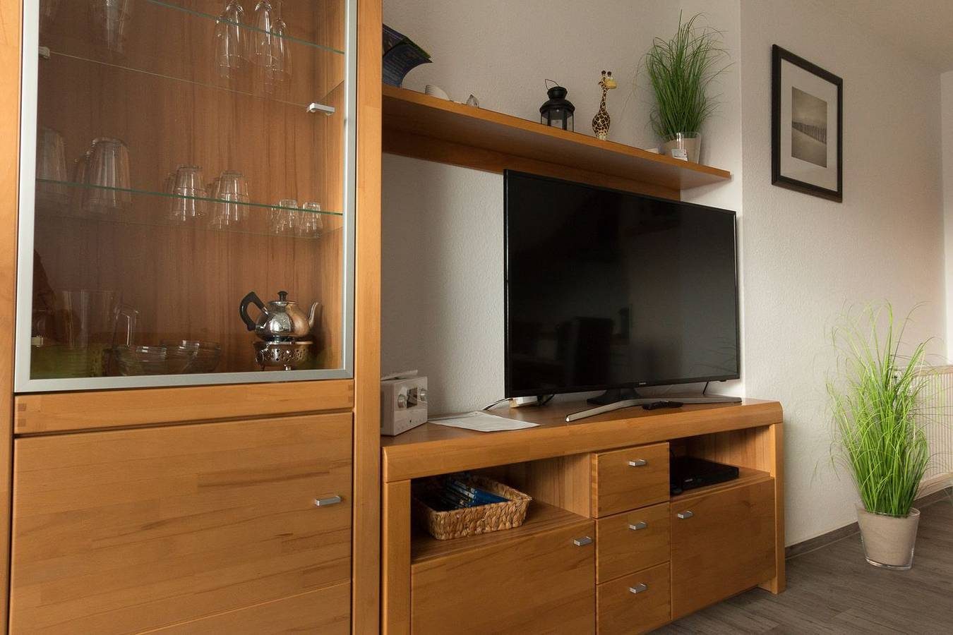 Maisonette-Wohnung mit 2 Schlafzimmern + 2 überd. Balkonen 60 m² bis zu 6 Pers. — Bild 2