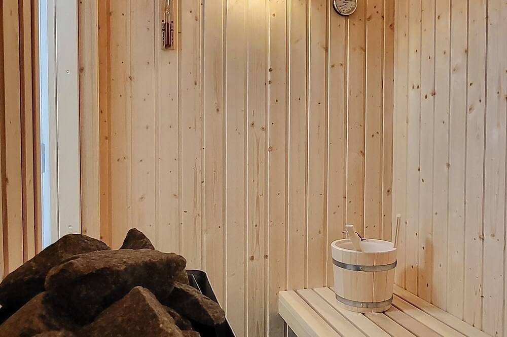 Moderne, hochwertige Ferienwohnung, Sauna, Kamin, großer Balkon, strandnah — Bild 4