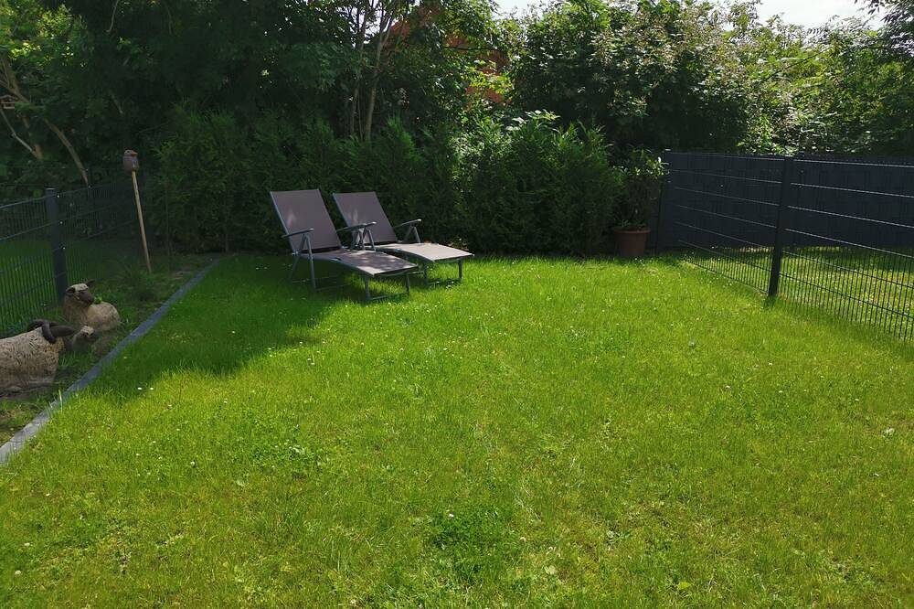 Fewo im Erdgeschoss für 2 Personen + Hund mit Terrasse und Garten in Norden — Bild 2