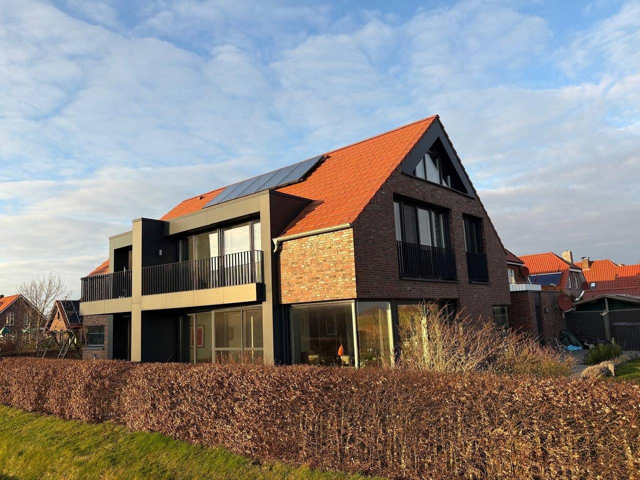 Ferienhaus 'Großzügiges Modernes' mit gemeinsamer Terrasse, privatem Garten und Wi-Fi