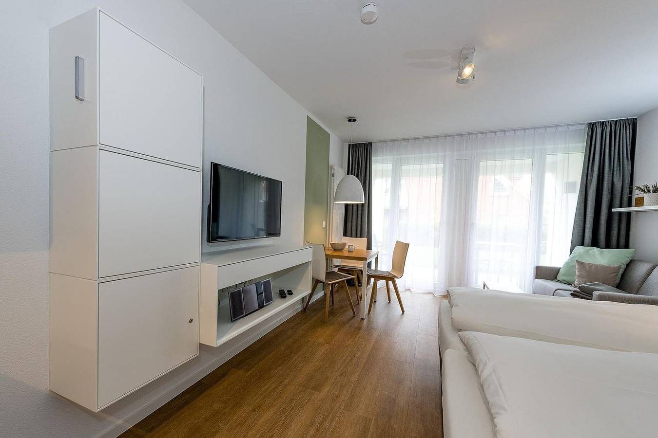 Strandnahes Apartment mit Terrasse inkl. Parkplatz, Schwimmbad- & Saunanutzung — Bild 2