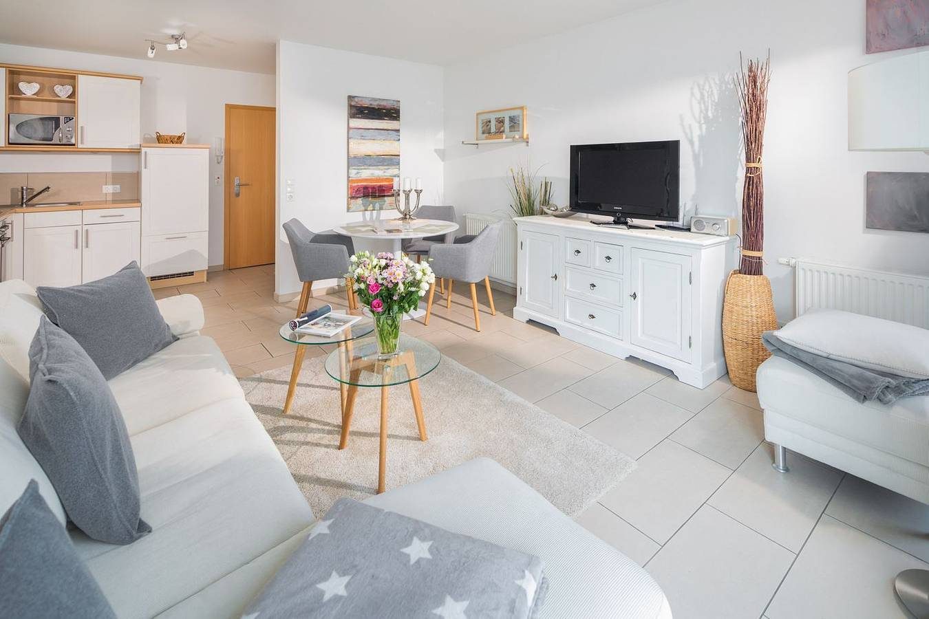 2-Raum Appartement mit einem großen Balkon — Bild 4