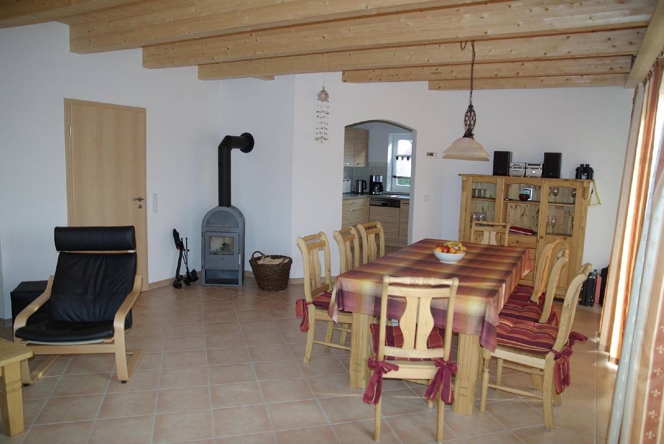Wellness Ferienhaus mit Sauna und Kaminofen sowie Carport und Terrasse — Bild 5