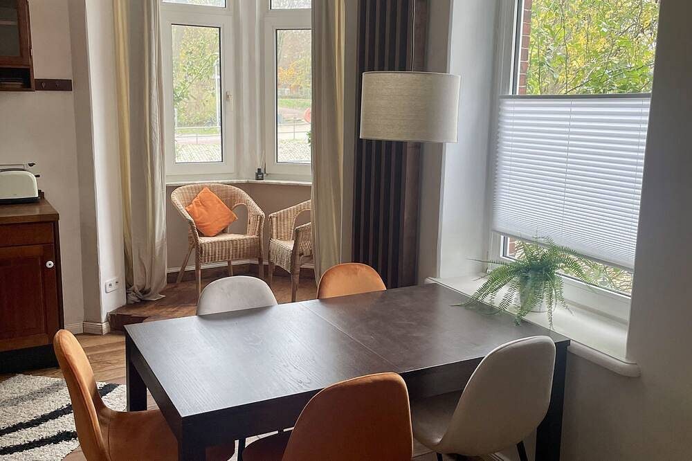 Beautiful old building apartment directly on the lock! Near city center — Bild 3