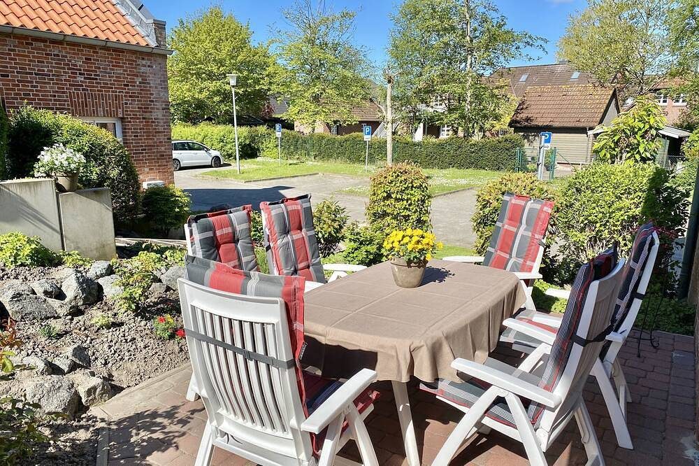 freistehendes Ferienhaus mit Terrasse& eigenem Garten, Wlan & toller Hafenblick — Bild 4