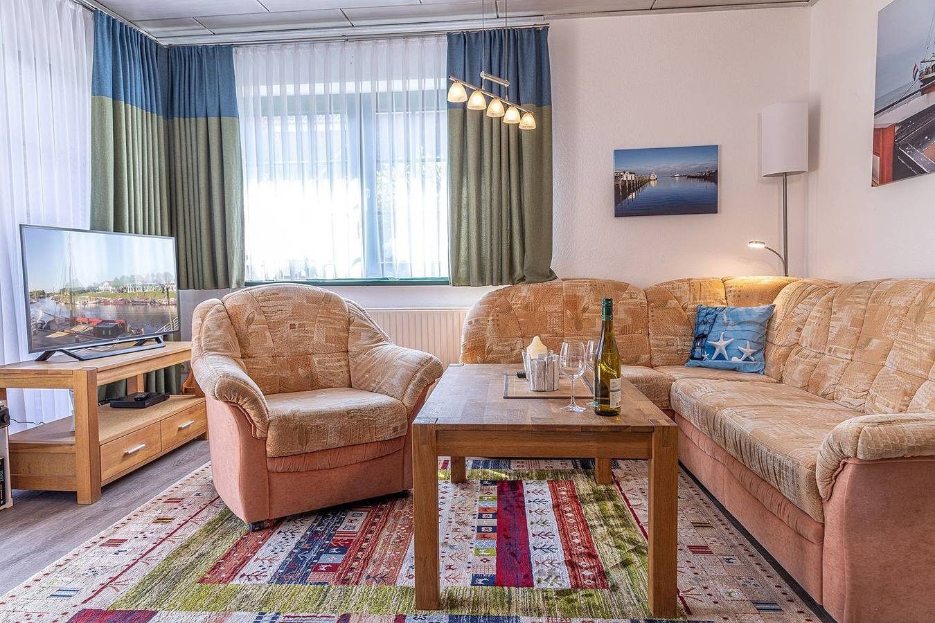 Behaglich und urgemütlich: Die  Ferienwohnung liegt in unmittelbarer Nähe des Kurzentrums "Cliner Quelle". Gönnen Sie sich hier eine Ausszeit und tanken Kraft und Energie in der attraktiven Badelandschaft, im unvergesslichem Wellness-und Beautybereic — Bild 4