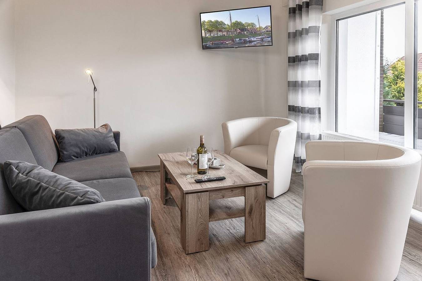 Klein, aber total romantisch: Auf ca. 45 qm bietet diese gemütlich eingerichtete Ferienwohnung viel "Platz" für Zweisamkeit und auf dem kleinen Balkon lassen sich beinahe die Gestirne vom Himmel holen.