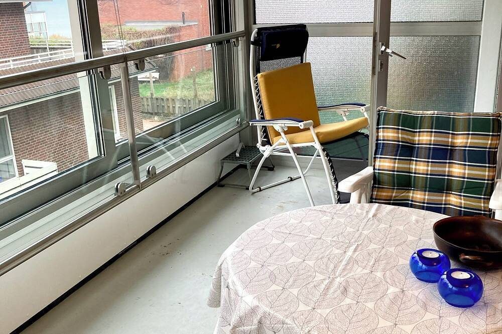 Diese Ferienwohnung in Strandnähe besticht durch den hellen Wintergarten, bei de — Bild 4