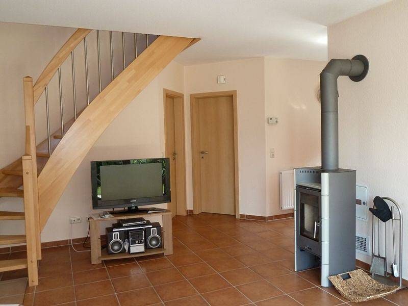 Schönes Ferienhaus (100qm) für 6 Personen und Hund mit Kamin, Sauna und Garten — Bild 4