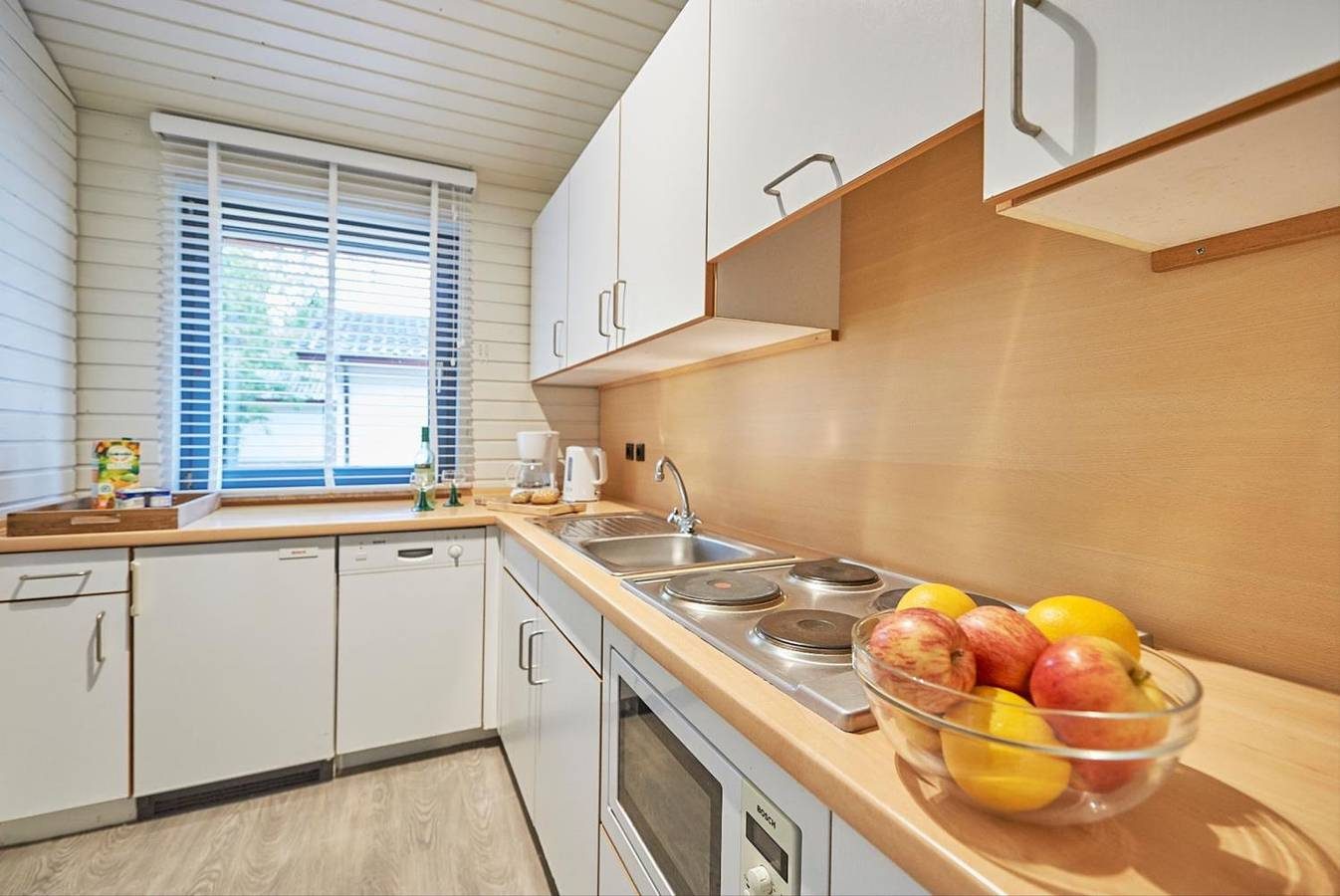 Gemütlicher Bungalow mit Parkplatz & Terrasse 2km von Höcklenkamp — Bild 2