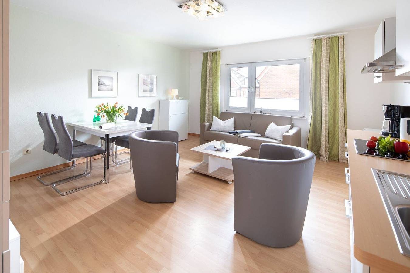 Moderne und gemütlich eingerichtete 50 qm Ferienwohnung nahe am Nordstrand — Bild 2
