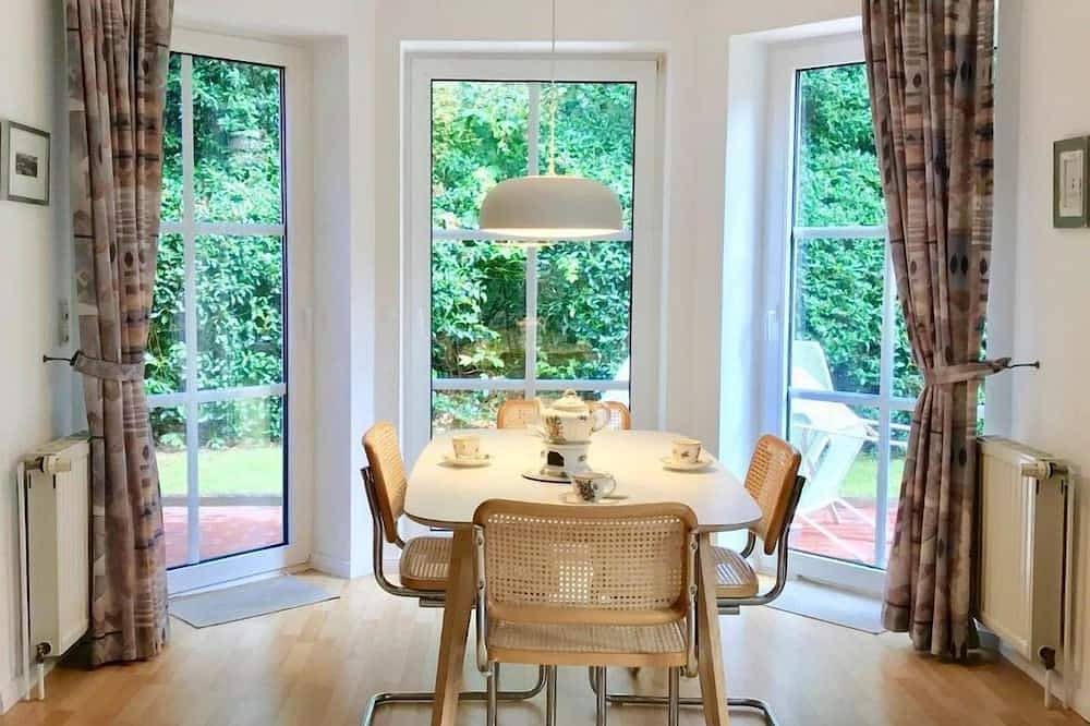 Die gemütliche Ferienwohnung „Edes Huus“ liegt ruhig im Grünen am Langeooger Ort — Bild 3