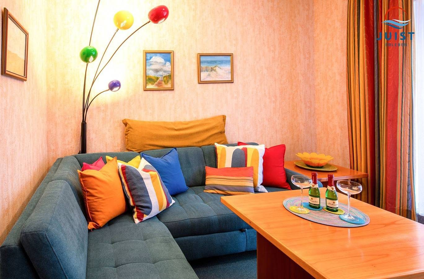 Farbenfroh gestaltete Ferienwohnung im Zentrum, ideal für Paare, mit Südbalkon — Bild 3