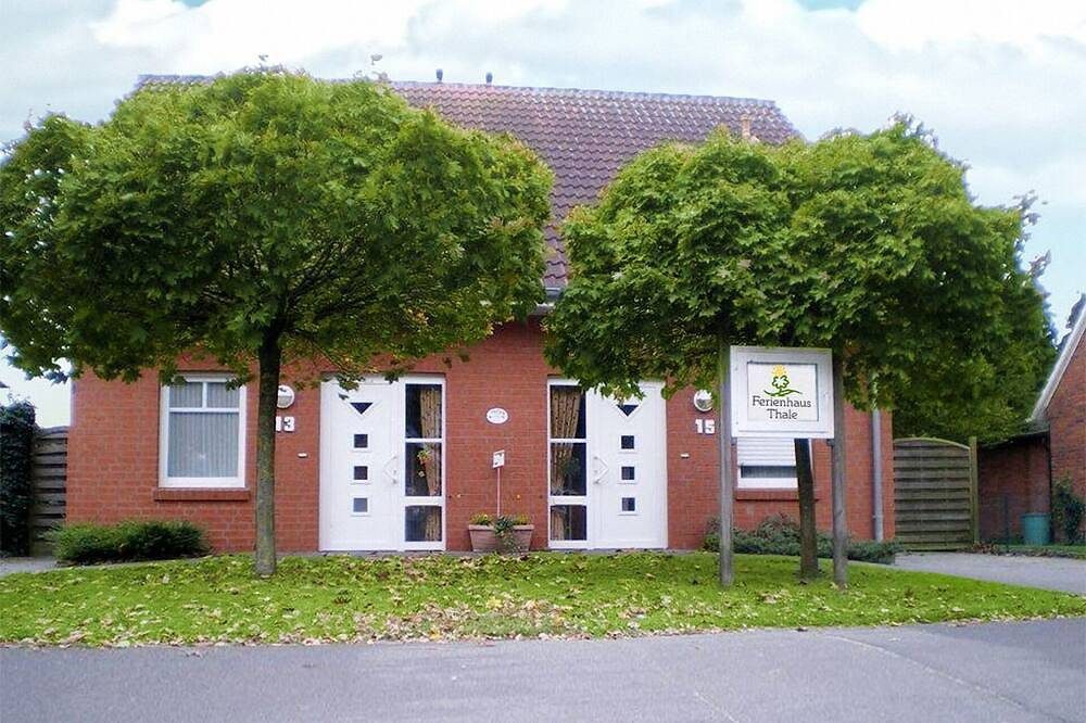 Doppelhaushälfte (vier Sterne, 75m²), ca. 300 m zum Badesee