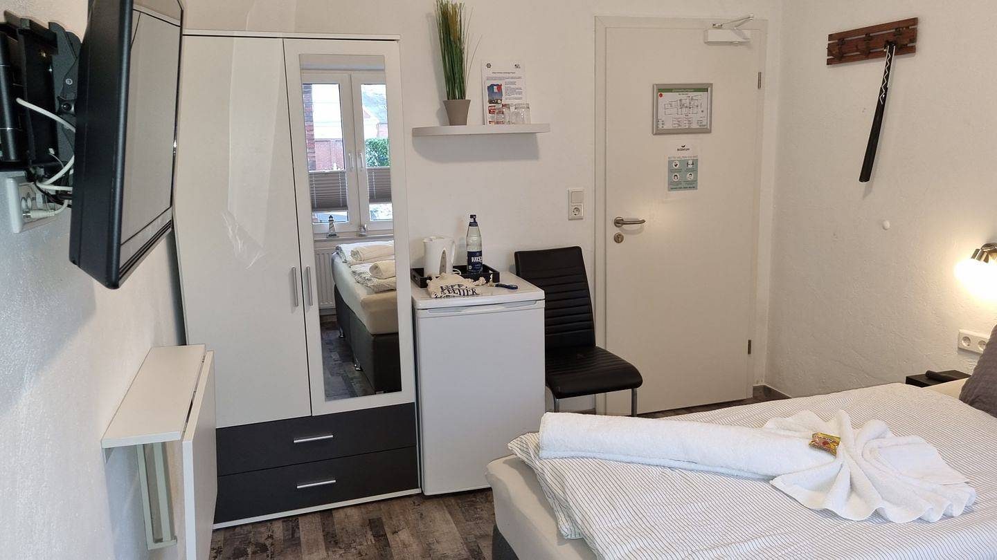 Kleines Doppelzimmer Mary Read im Erdgeschoss — Bild 3