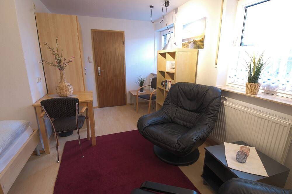 ruhige Oberwohnung mit Balkon\/ 2 Schlafzimmern, 4 Pers. 2 Bäder — Bild 3