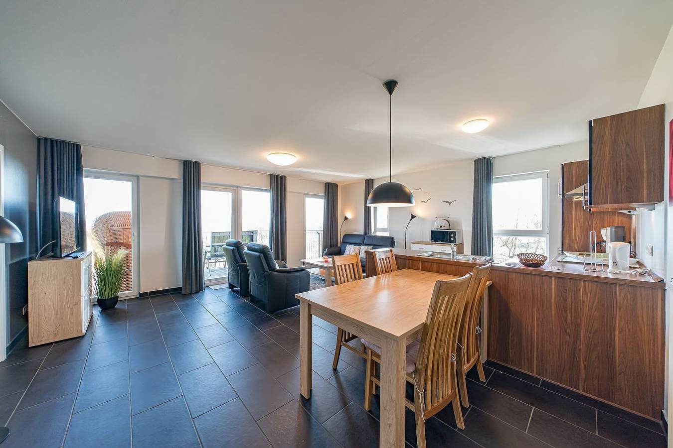 Exklusives Ferienapartment mit Meerblick, Balkon, Sauna und Whirlbadewanne — Bild 5