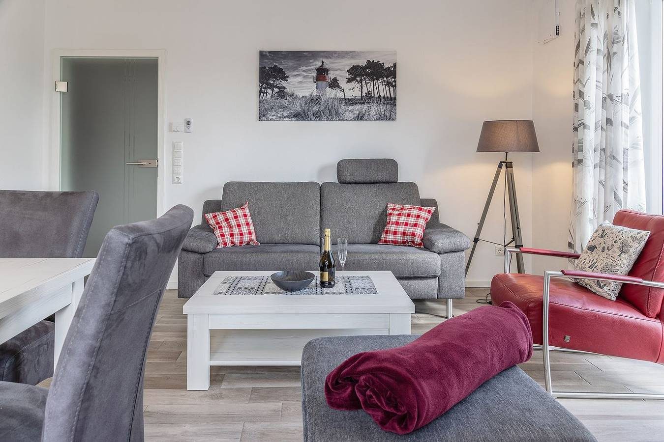 Obergeschoss- Ferienwohnung (Neubau, Fertigstellung 12-2019) mit kleinem Balkon — Bild 3