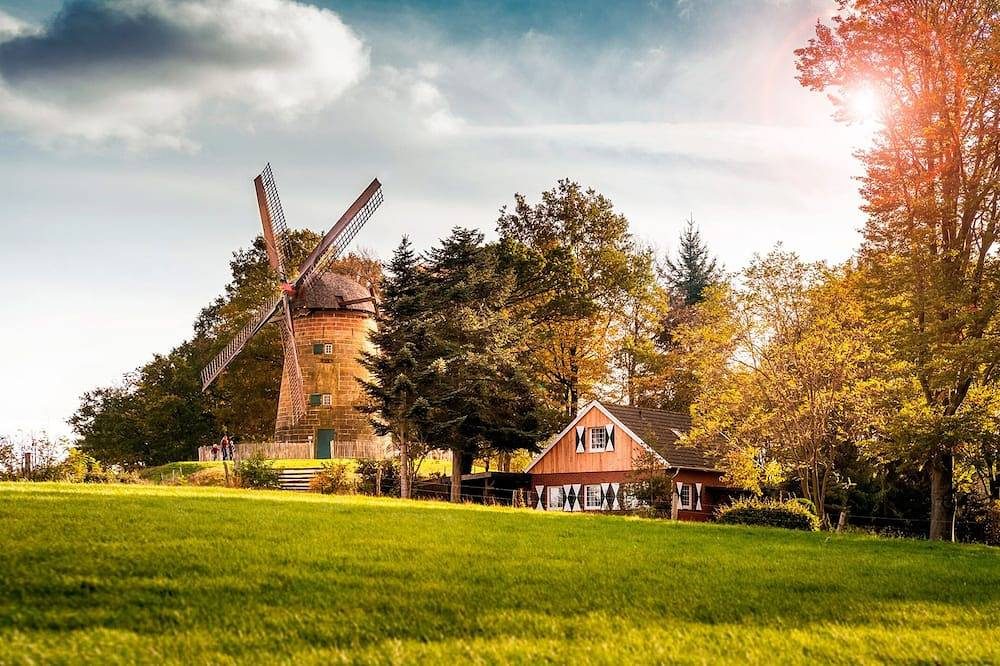 Gemütliches Ferienhaus mit Kaminofen + Saunahaus im Garten \/ Hunde willkommen