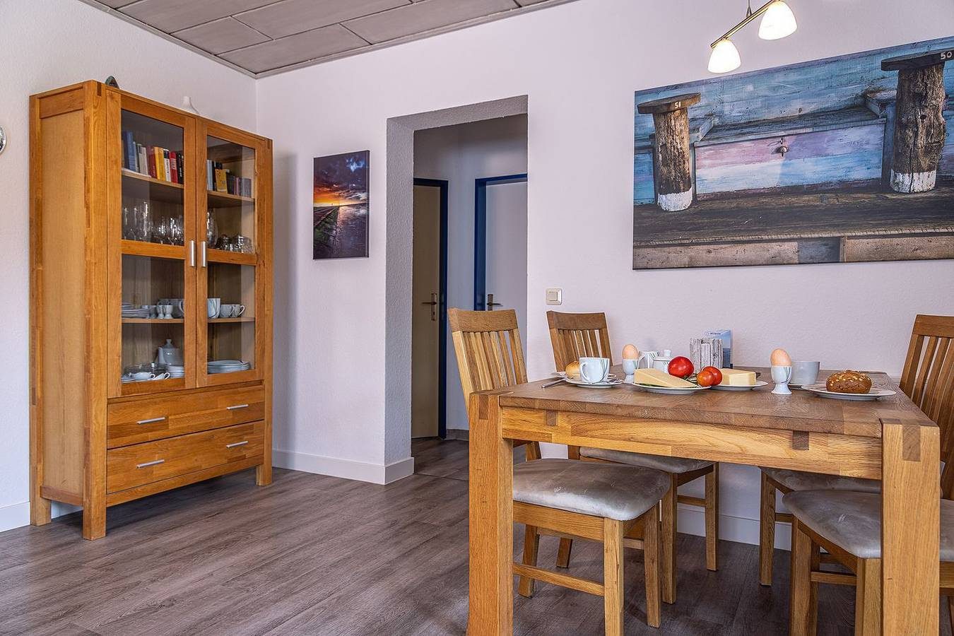 Behaglich und urgemütlich: Die  Ferienwohnung liegt in unmittelbarer Nähe des Kurzentrums "Cliner Quelle". Gönnen Sie sich hier eine Ausszeit und tanken Kraft und Energie in der attraktiven Badelandschaft, im unvergesslichem Wellness-und Beautybereic — Bild 5
