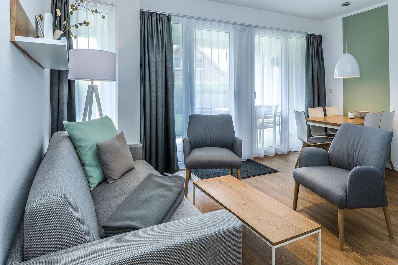 Apartment, strandnah, mit großem Balkon, Parkplatz, Schwimmbad- & Saunanutzung