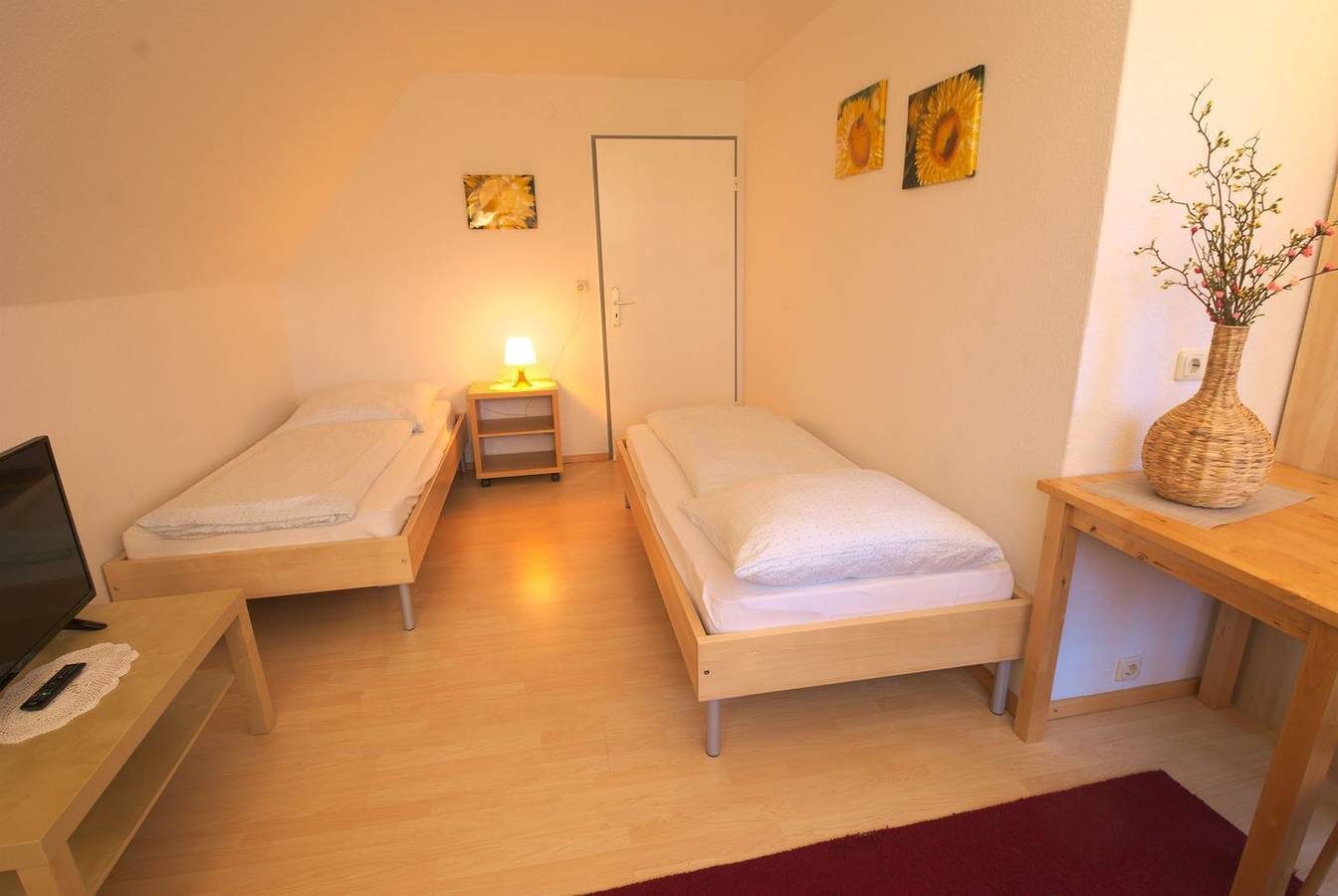 ruhige Oberwohnung mit Balkon/ 2 Schlafzimmern, 4 Pers. 2 Bäder — Bild 5