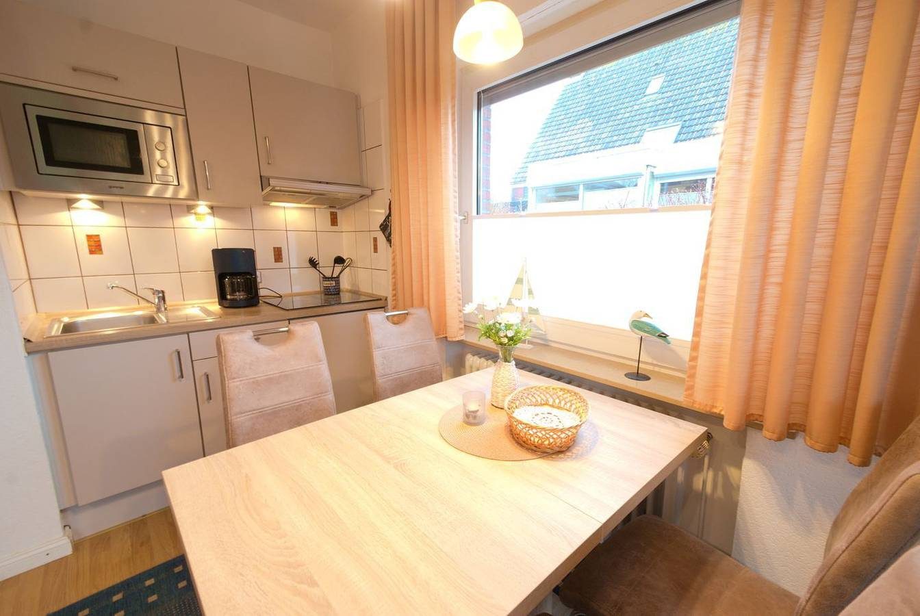 Ferienwohnung mit ruhiger Terrasse, nur 650 m vom Deich entfernt. — Bild 2