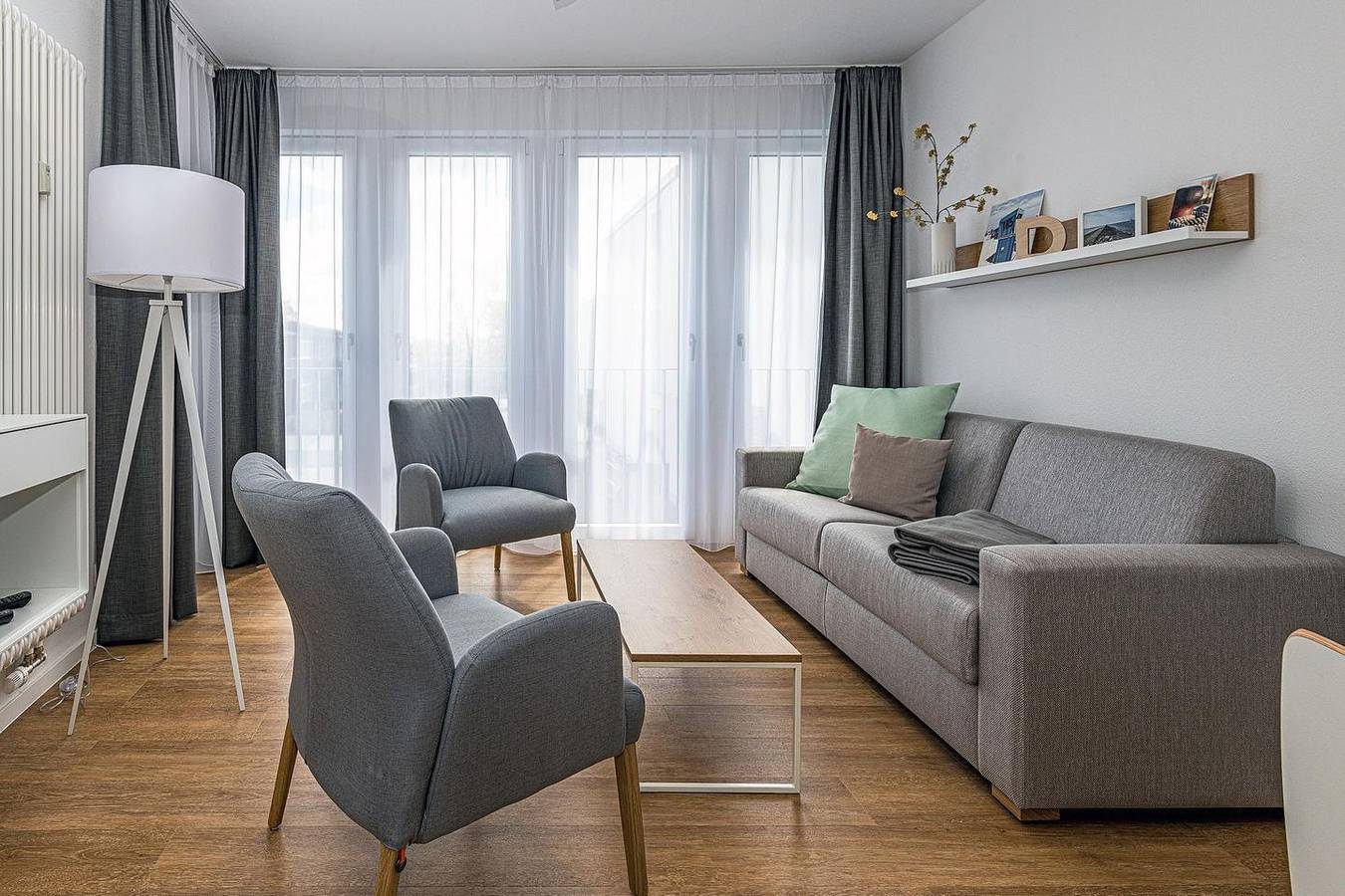 Strandnahes Ferienapartment mit Balkon, Parkplatz, Schwimmbad- & Saunanutzung