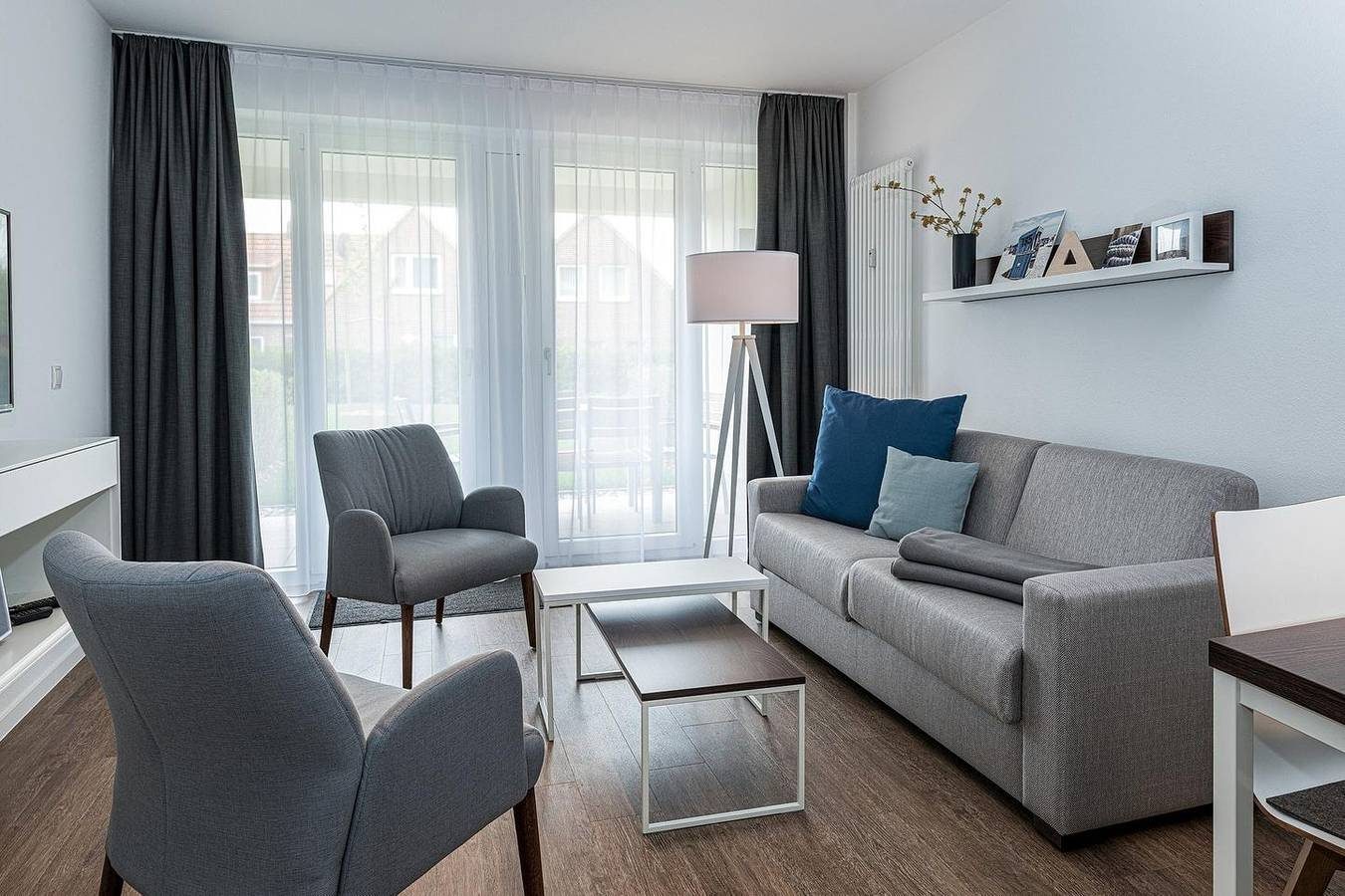 Top-Ferienapartment mit großer Terrasse, Parkplatz, Schwimmbad- & Saunanutzung