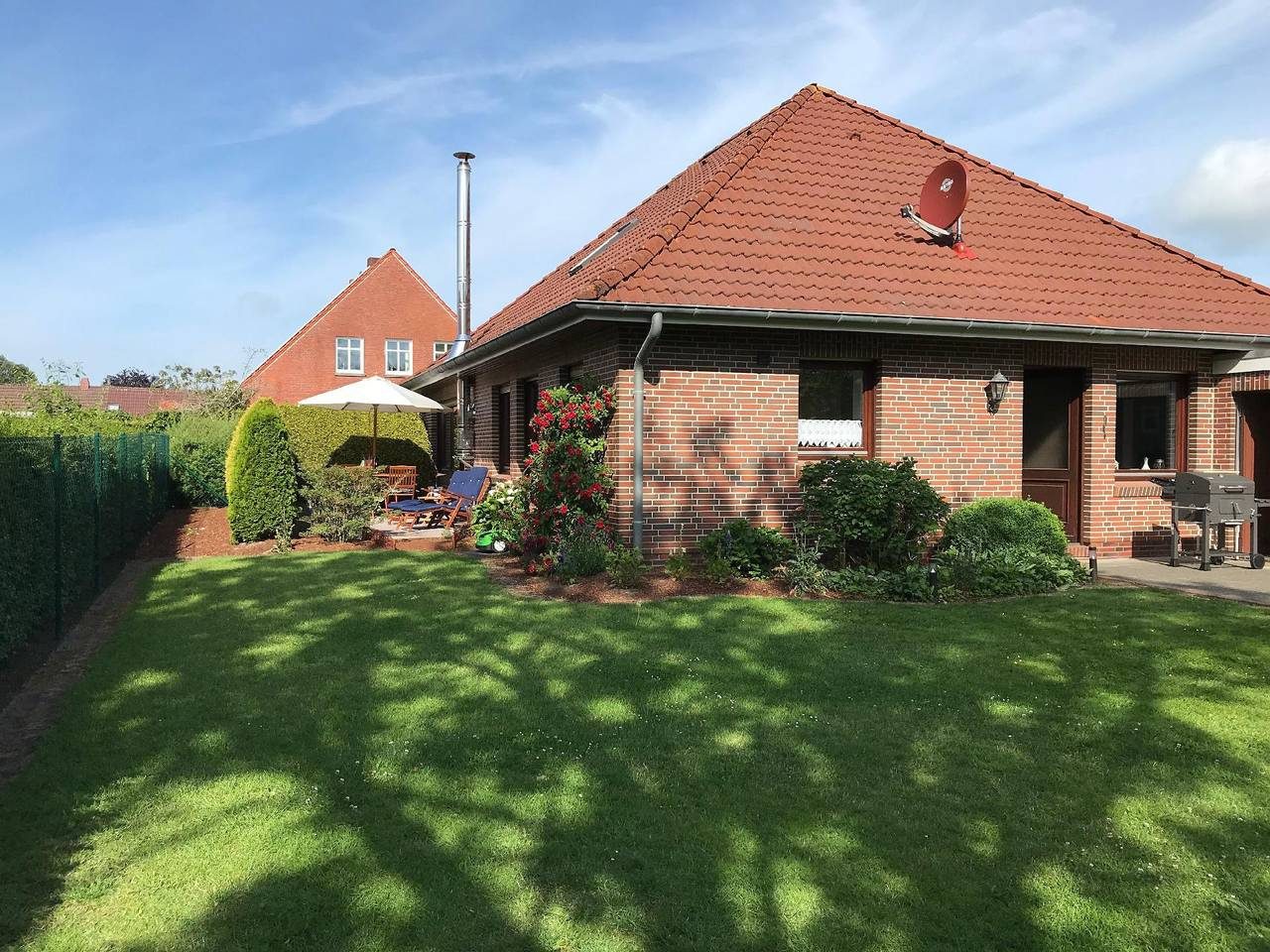 Liebevoll eingerichtetes ebenerdiges Haus mit Charme und Seele und wunderschönem Garten — Bild 2