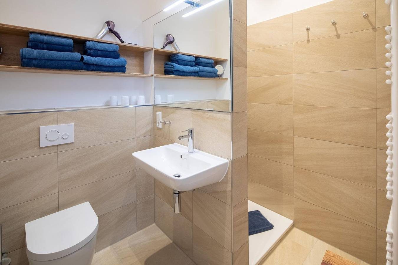Zentrumsnahe Ferienwohnung, kernsaniert und modern eingerichtet — Bild 5