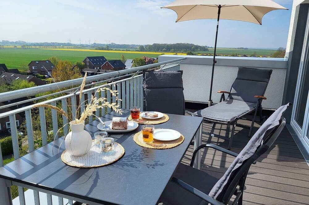 Moderne, hochwertige Ferienwohnung, Sauna, Kamin, großer Balkon, strandnah