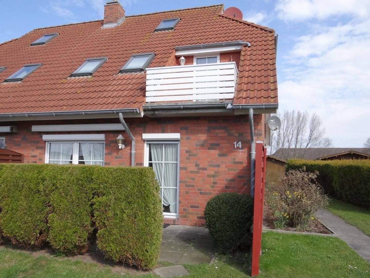 Einfach den Alltagsstress vergessen: Diese ruhig gelegene Erdgeschoss-Wohnung von ca. 80 qm liegt in der Nähe des Kurzentrums "Cliner Quelle". Gönnen Sie sich hier eine Auszeit und tanken Kraft und Energie in der attraktiven Badelandschaft, im unverg