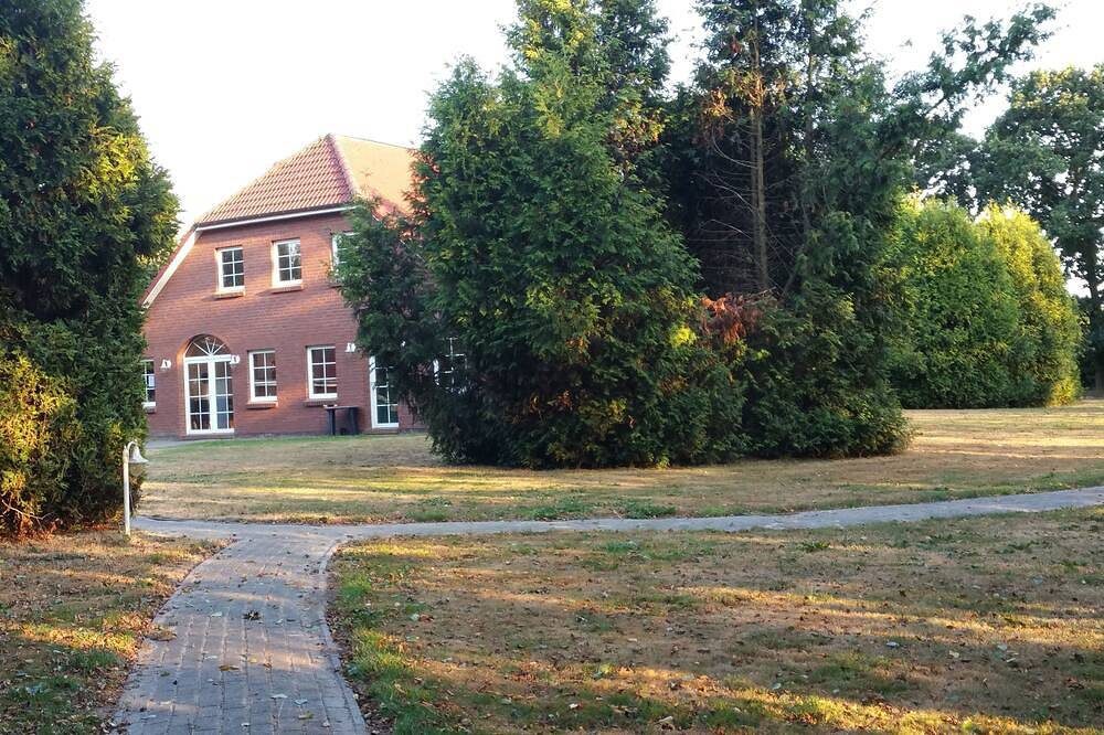 Exklusives geräumiges Ferienhaus mit Kamin in schöner Lage — Bild 3