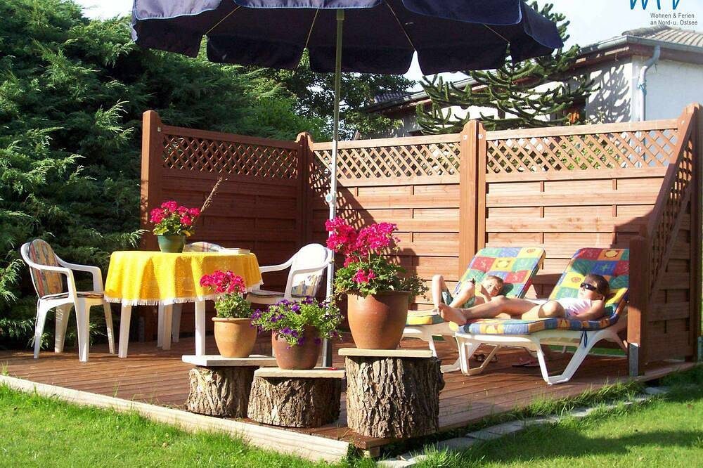 Insel Borkum: Ferienwohnung mit Garten und Terrasse