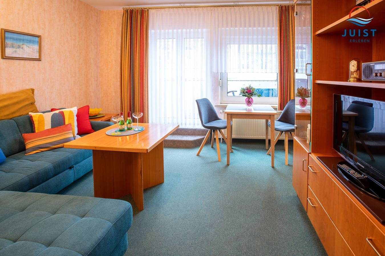 Farbenfroh gestaltete Ferienwohnung im Zentrum, ideal für Paare, mit Südbalkon — Bild 4