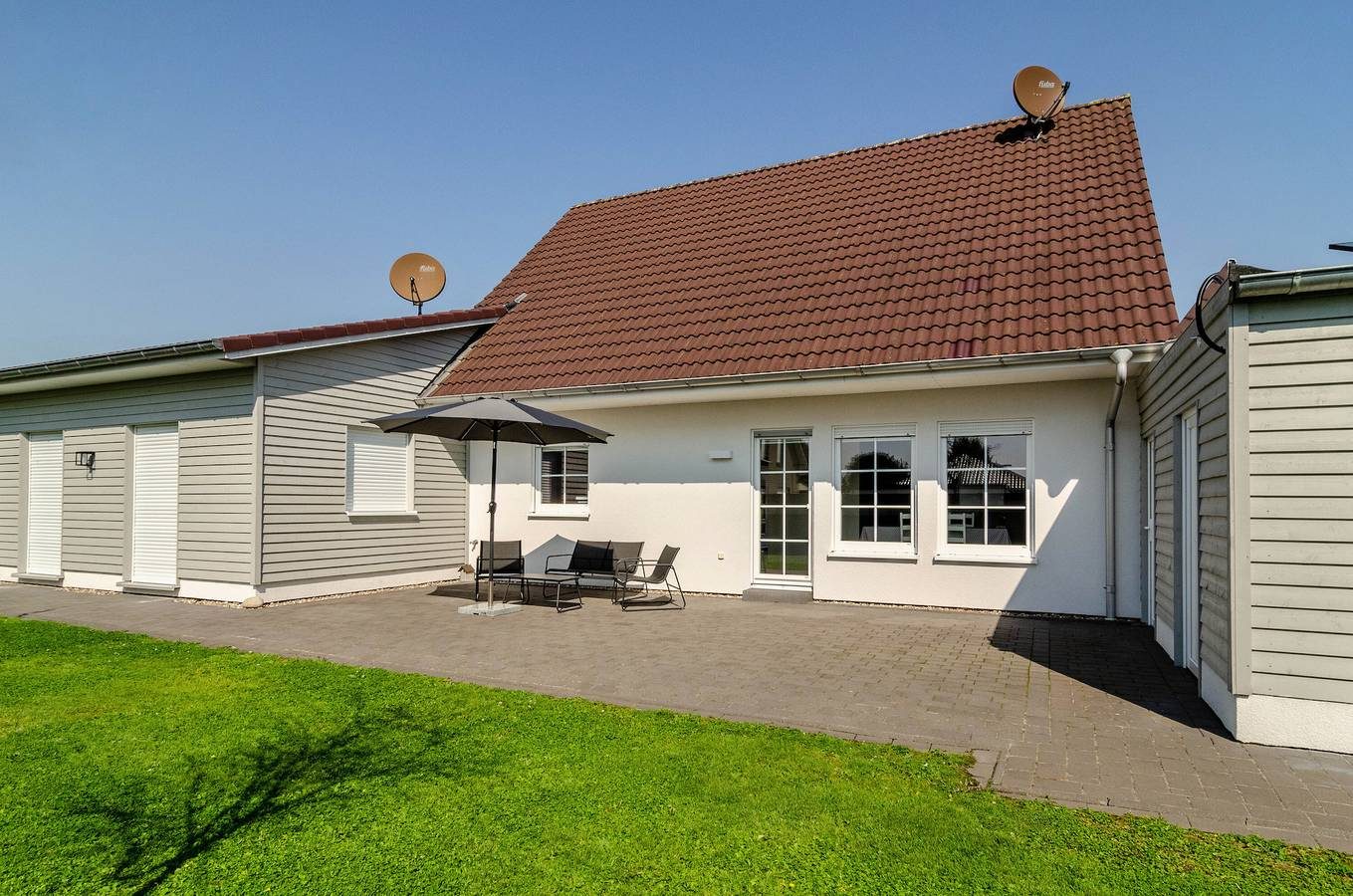 Ferienhaus 'Wiesmoor' mit privater Terrasse, privatem Garten und Wi-Fi